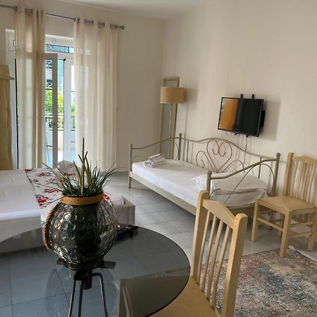 Mimi'S Apartments فلورا المظهر الخارجي الصورة