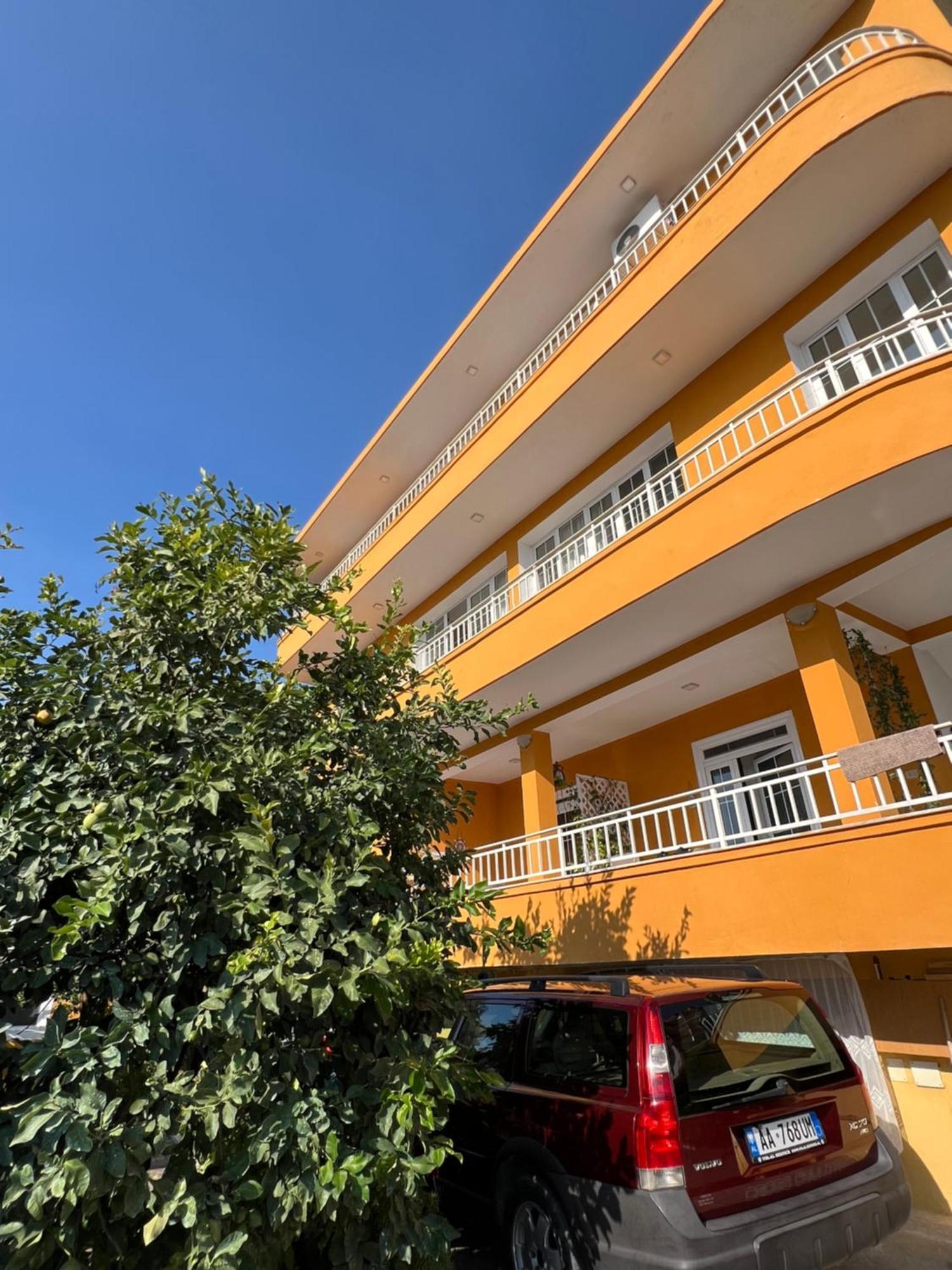 Mimi'S Apartments فلورا المظهر الخارجي الصورة